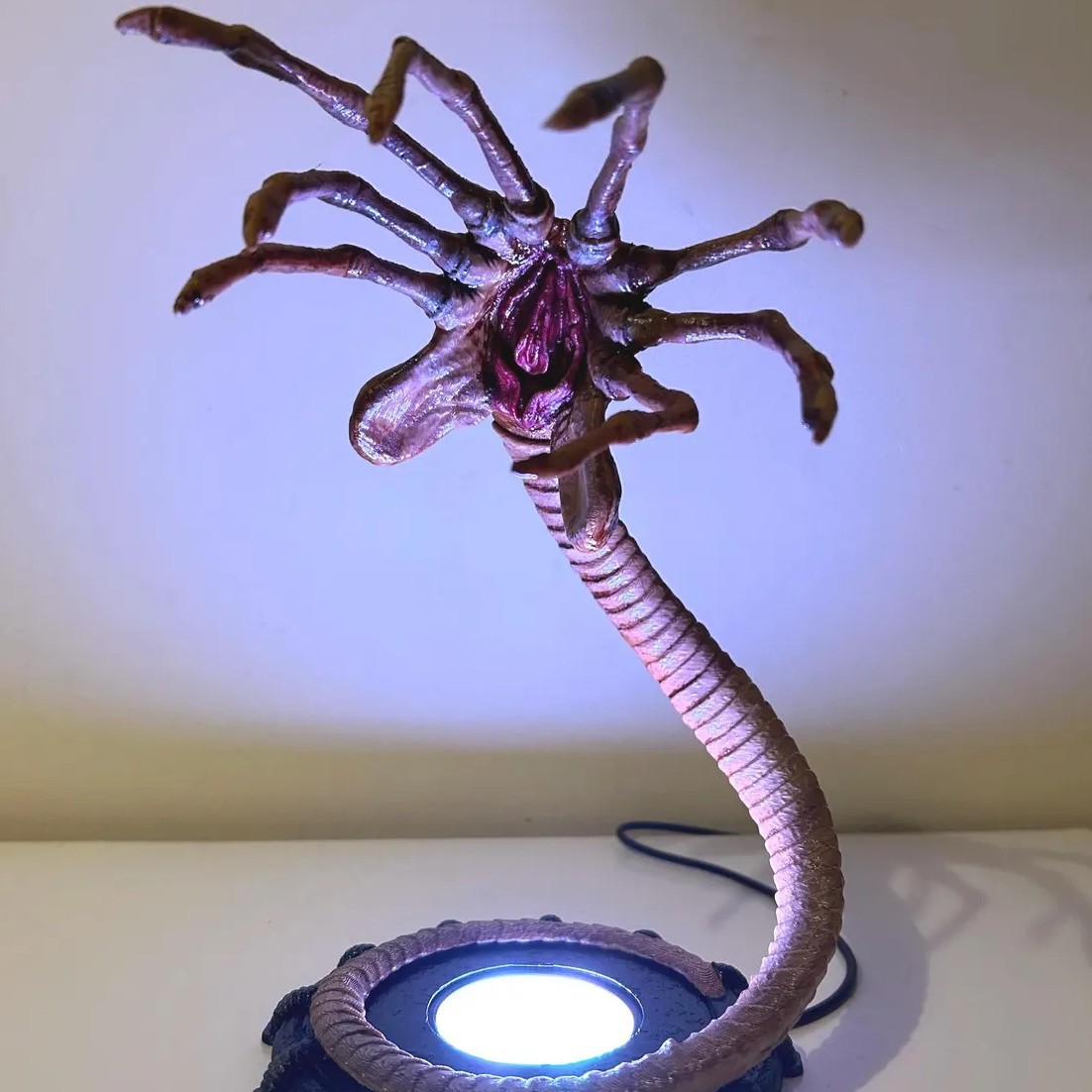 Lampu Alien Facehugger Lampu M - Home Lighting And Decor ulasan dan harga
